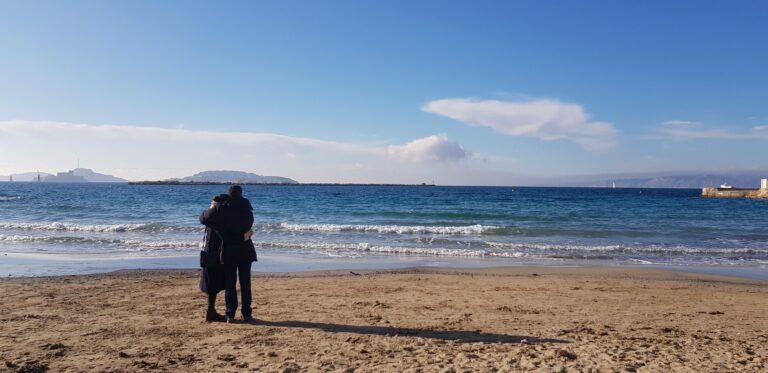 Les amoureux de la Plage des Catalans