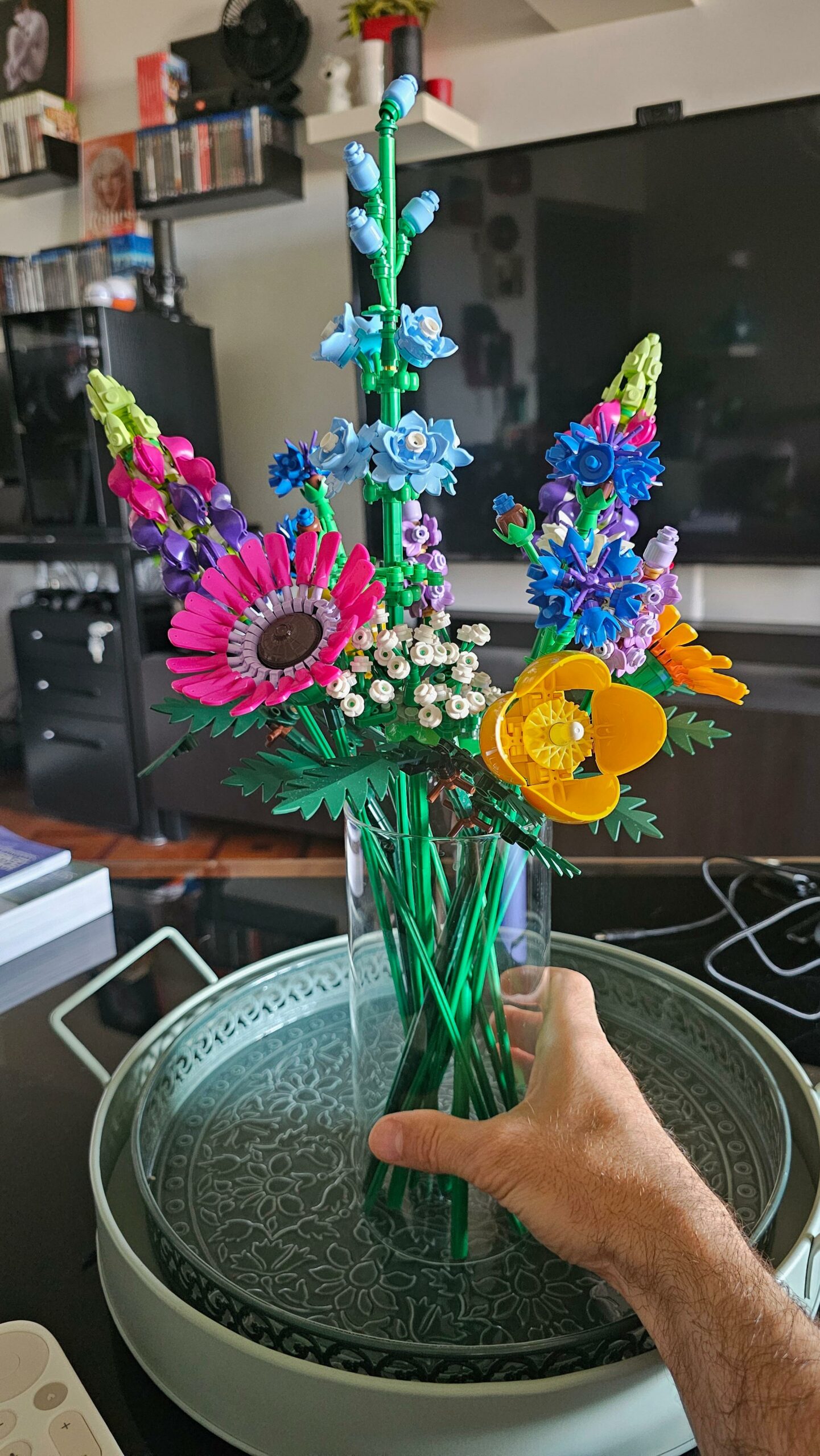 Des fleurs Lego® et la piscine Belletanche