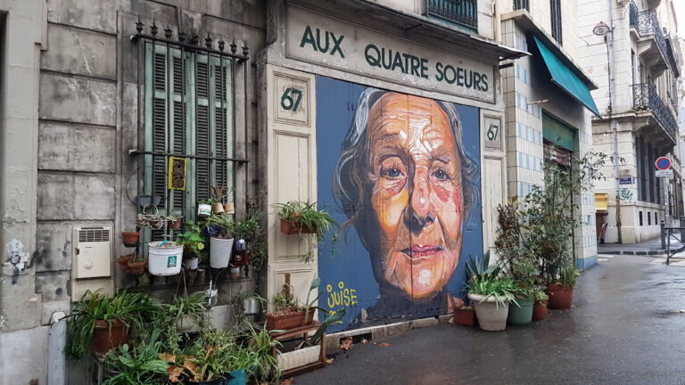 La très vieille dame à l&rsquo;arrêt Paulette